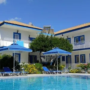 Blue White - Kefallonia Poolside Retreats Appart hôtel Spartià