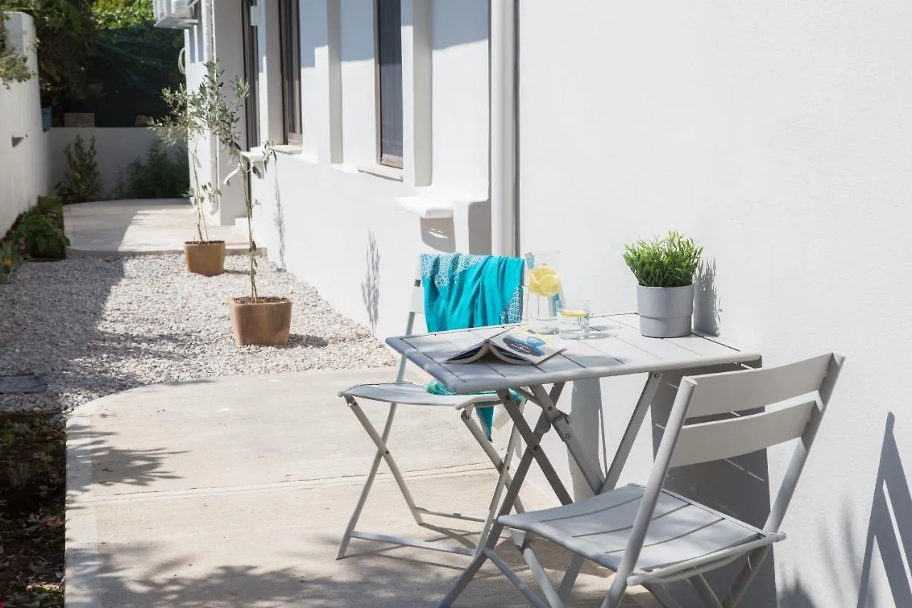 ** Otel Calmare Suites Resmo Yunanistan