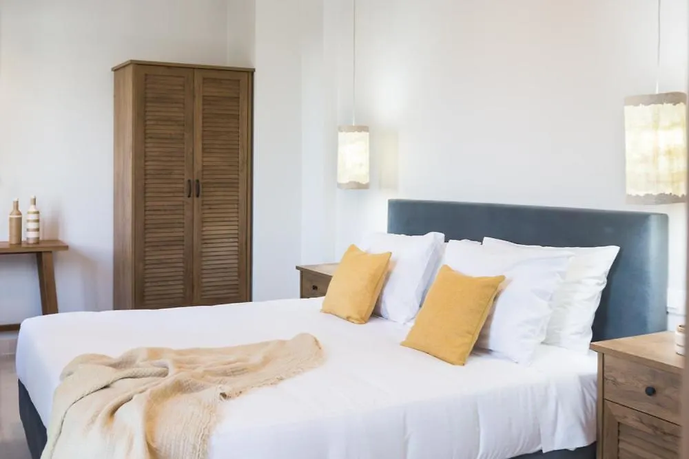 Отель Calmare Suites Ретимно
